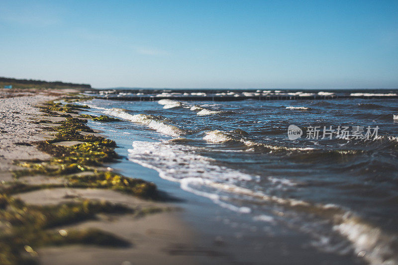 波罗的海海滩美丽的一天/隐藏湖